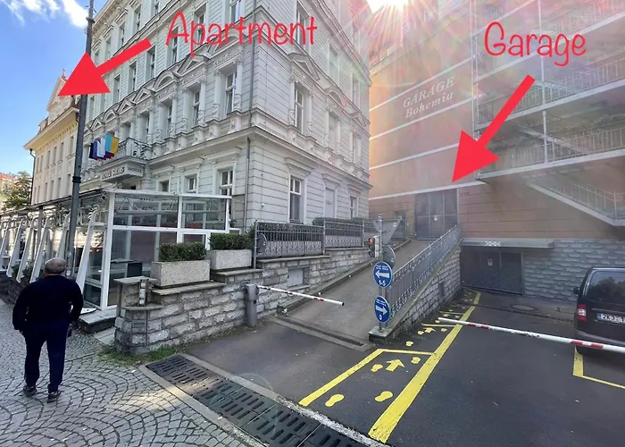 Huge Two Floor Apartment On The Park Colonnade With Free Parking For One Car, 160 Sqm