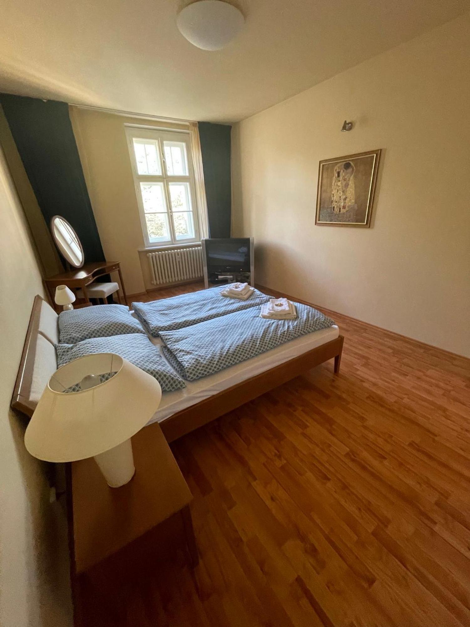 Huge Two Floor On The Park Colonnade With Free Parking For One Car, 160 Sqm *
