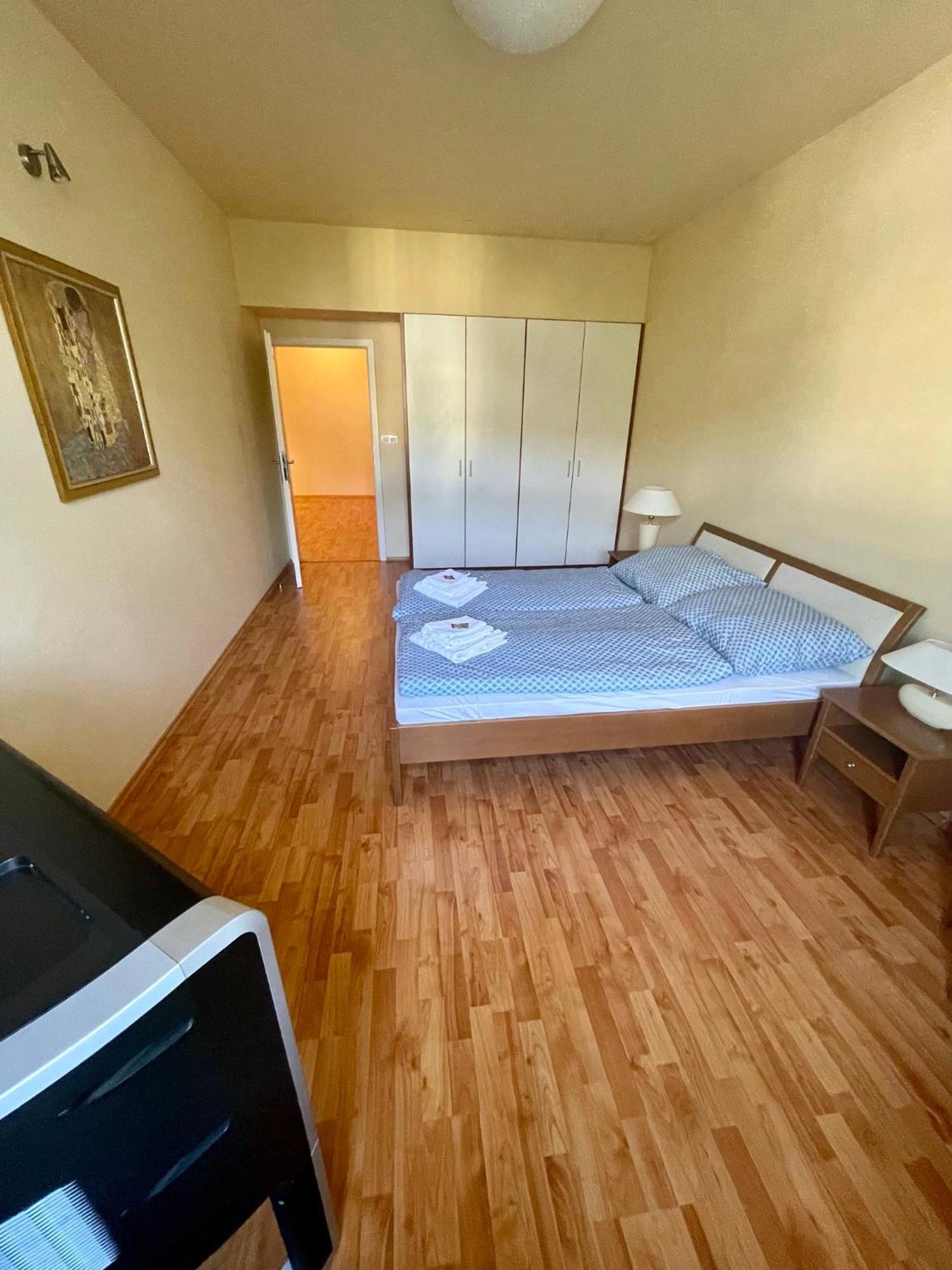Huge Two Floor On The Park Colonnade With Free Parking For One Car, 160 Sqm