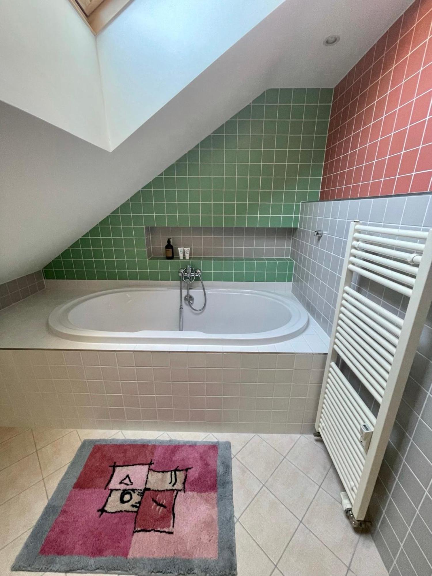 Huge Two Floor On The Park Colonnade With Free Parking For One Car, 160 Sqm Apartment Karlovy Vary