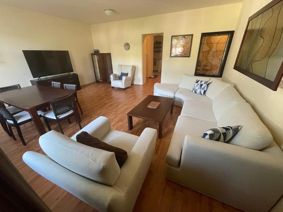 Apartment Huge Two Floor On The Park Colonnade With Free Parking For One Car, 160 Sqm
