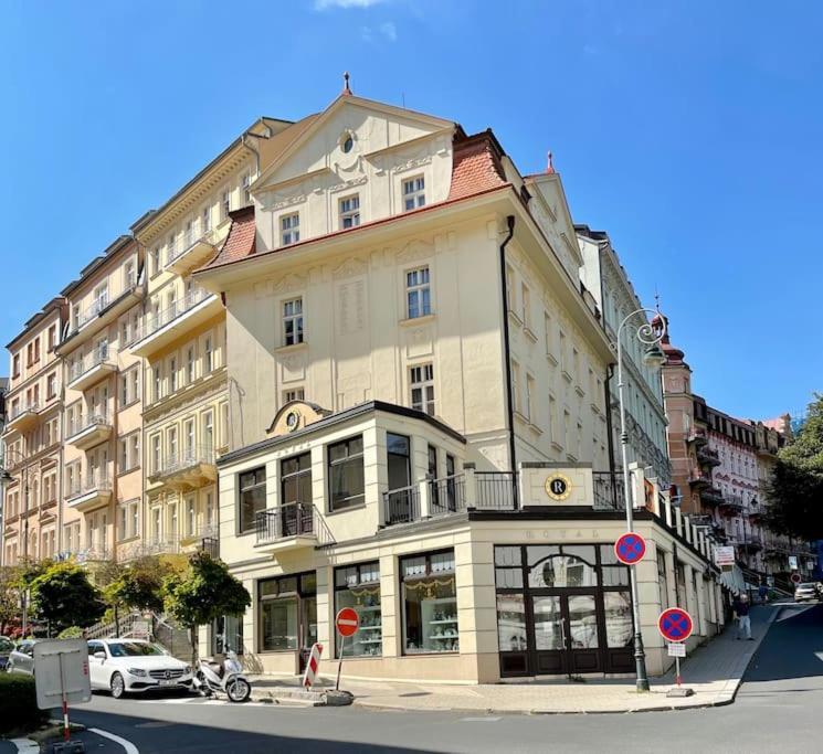 Huge Two Floor On The Park Colonnade With Free Parking For One Car, 160 Sqm Apartment *